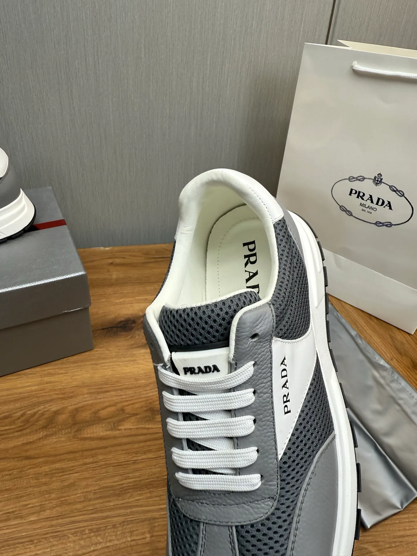 Men's shoes 💰560💰 [PRADA] Hot-selling men's shoes shipped 👏Official website synchronized ⬆️ Original cowhide fabric + cowhide lining, cowhide feet 🐮 1:1 shipment ✔️Original original bottom, 38-45 (45. Customized, non-refundable)